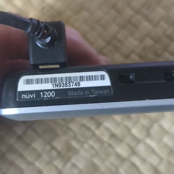 Garmin Nuvi 1200 Plug in Car Navigation System - Picture 8 of 11